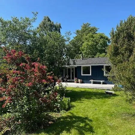 Near Ajstrup With A Cozy Garden Дом отдыха Malling