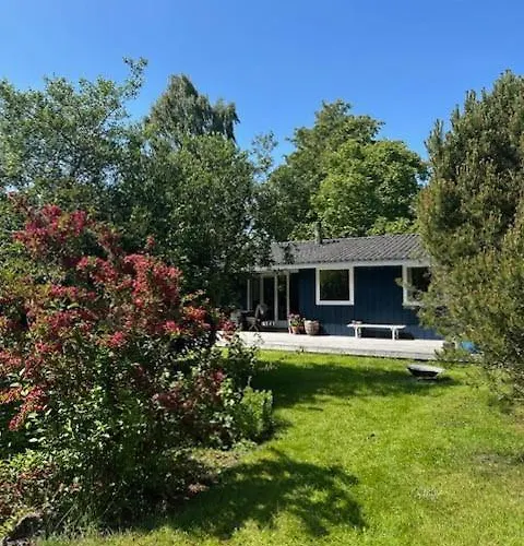 度假居 Near Ajstrup With A Cozy Garden *